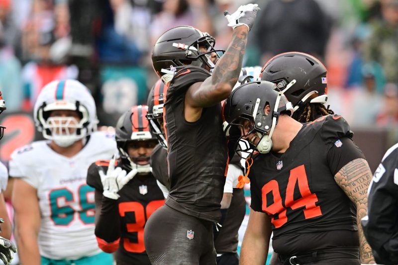 Expect a tough defensive battle this week when the New England Patriots host the Cleveland Browns in Foxborough.
Those two just happen to have the top two fantasy football defense/special teams units from Week 7, when the Browns forced four turnovers – including a Tyson Campbell’s interception return for a touchdown – against the Miami Dolphins.
The Patriots, meanwhile, racked up five sacks and returned a fumble for a score against the Tennessee Titans.
<strong>WEEK 8 BYES:</strong> Arizona, Detroit, Jacksonville, Las Vegas, L.A. Rams, Seattle
<em>(Rankings by Elisha Twerski, whose complete Week 8 rankings for every position will be updated up until kickoff on Sunday.)</em>
Fantasy football Week 8 defense/special teams rankings
Indianapolis Colts (IND) vs. TEN
New England Patriots (NE) vs. CLE
Atlanta Falcons (ATL) vs. MIA
Kansas City Chiefs (KC) vs. WAS
Denver Broncos (DEN) vs. DAL
Buffalo Bills (BUF) at CAR
Green Bay Packers (GB) at PIT
Philadelphia Eagles (PHI) vs. NYG
Houston Texans (HOU) vs. SF
Pittsburgh Steelers (PIT) vs. GB
Cleveland Browns (CLE) at NE
New York Jets (NYJ) at CIN
Tampa Bay Buccaneers (TB) at NO
Minnesota Vikings (MIN) at LAC
Los Angeles Chargers (LAC) vs. MIN
Cincinnati Bengals (CIN) vs. NYJ
San Francisco 49ers (SF) at HOU
New York Giants (NYG) at PHI
Baltimore Ravens (BAL) vs. CHI
Washington Commanders (WAS) at KC
New Orleans Saints (NO) vs. TB
Chicago Bears (CHI) at BAL
Tennessee Titans (TEN) at IND
Dallas Cowboys (DAL) at DEN
Carolina Panthers (CAR) vs. BUF
Miami Dolphins (MIA) at ATL
This post appeared first on USA TODAY Fantasy football defense/special teams rankings for Week 8